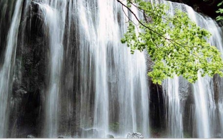 May Waterfall – Walk Through the Cloudy Waterfall of Thanh Hoa