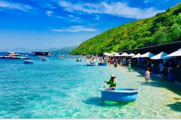 Nha Trang Travel Guide: Beaches, Attractions & Tips