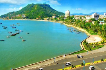 Classic Tour vs Luxury Tour Vietnam – Discover Central Vietnam Your Way