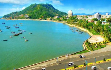 Classic Tour vs Luxury Tour Vietnam – Discover Central Vietnam Your Way