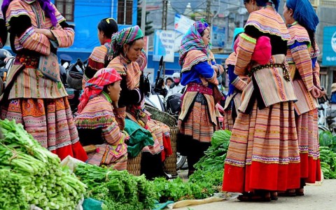 Bac Ha Market Full Day Tour From Sapa