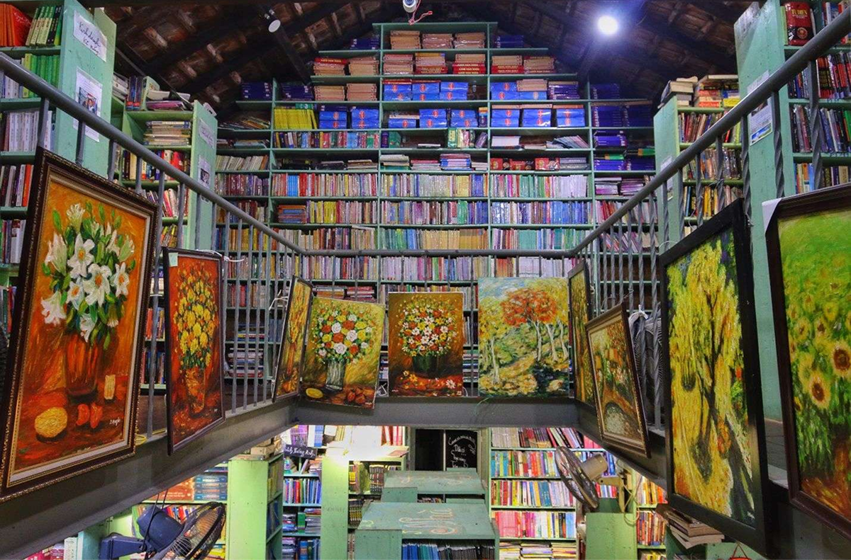 Discover Dinh Le Book Street