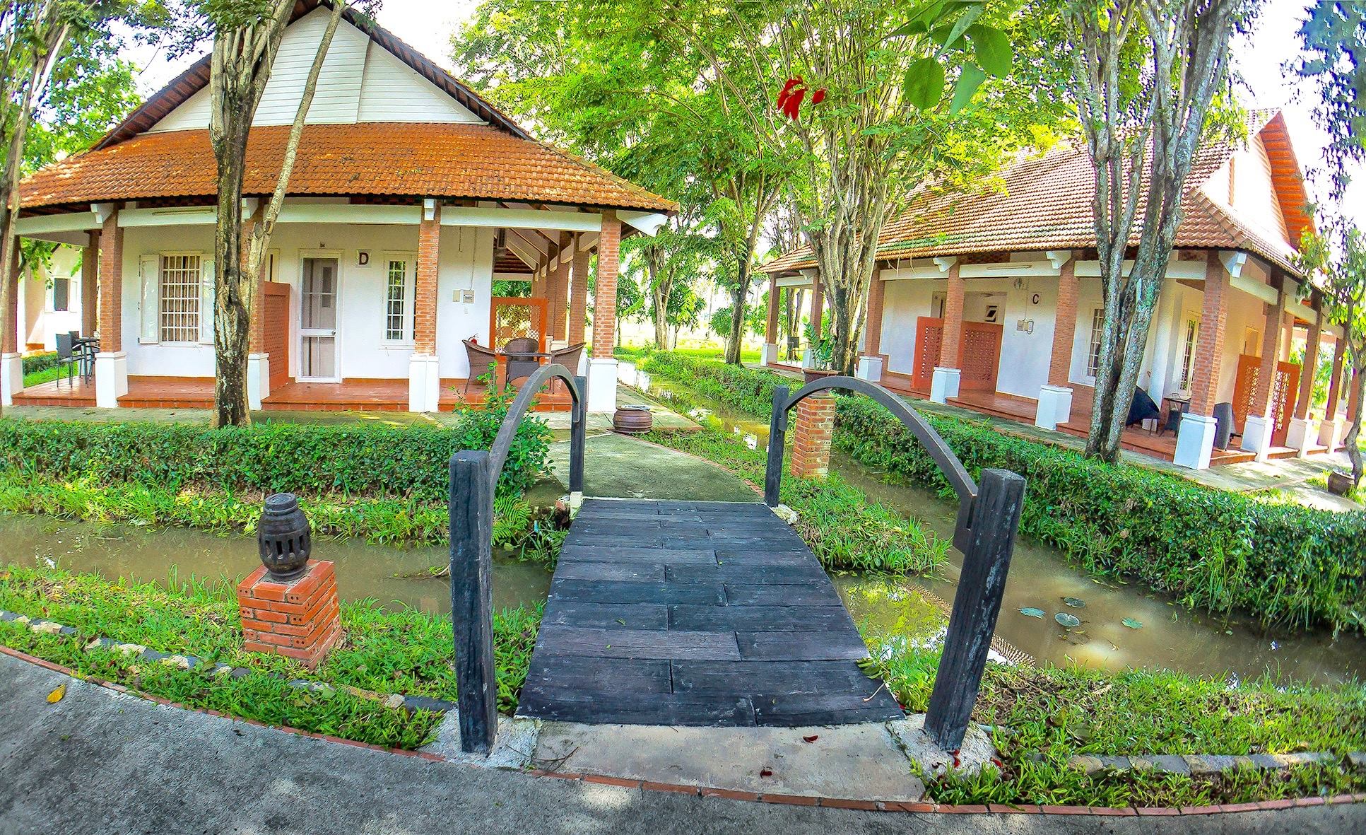 Simple countryside homestay near the tunnel complex