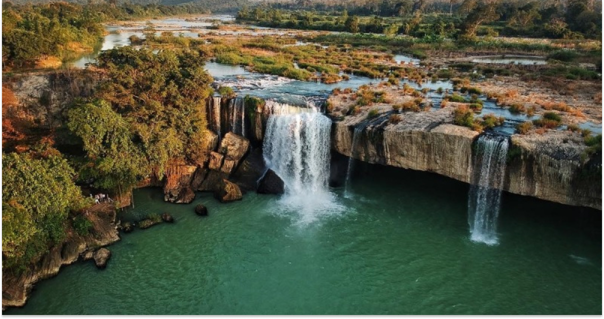 The broad curtain of Dray Nur Waterfall roaring over basalt cliffs.
