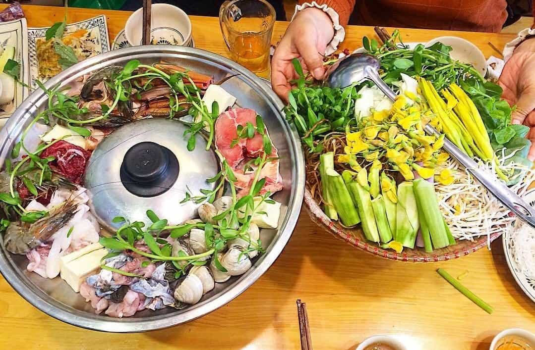 Learning to make bánh xèo at a family homestay