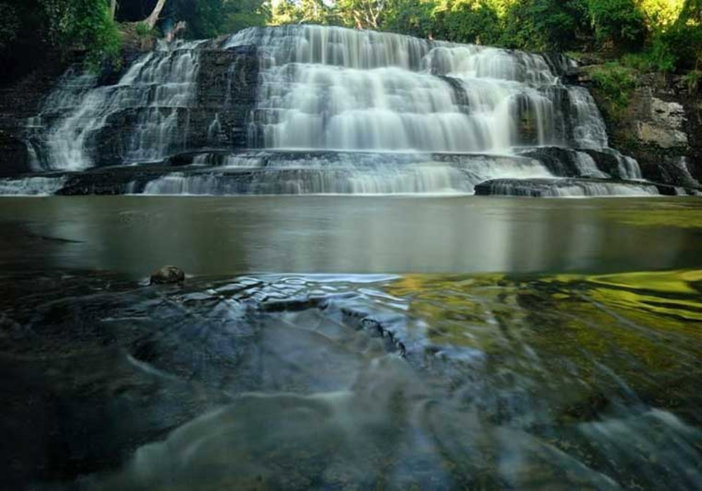Visitors wading in the shallow pool at the second tier of Thuy Tien.