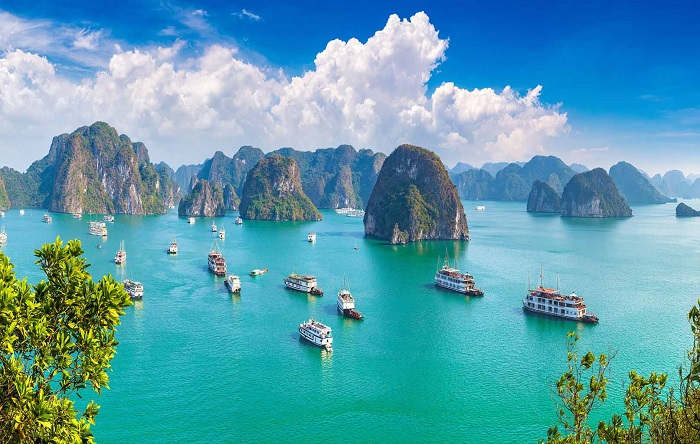 November Weather in Vietnam brings perfect conditions for Ha Long Bay cruises