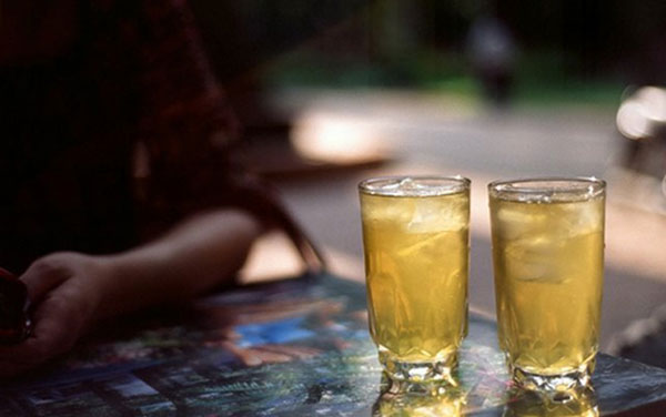 Sidewalk iced tea—simple, social, and everywhere