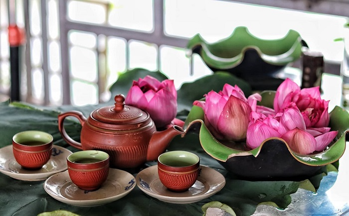 Small cups, warm conversations—hallmarks of Vietnamese hospitality