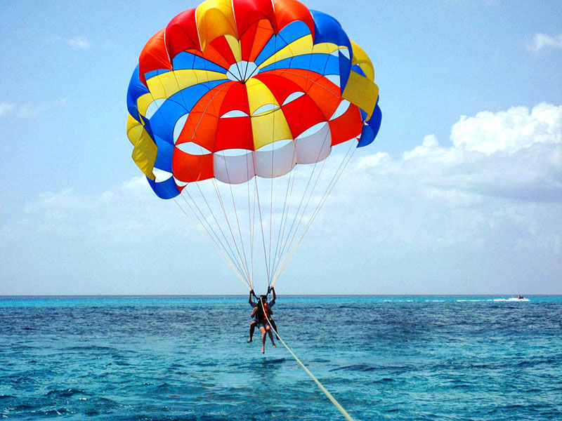 Experience the feeling of flying on the beach of Da Nang